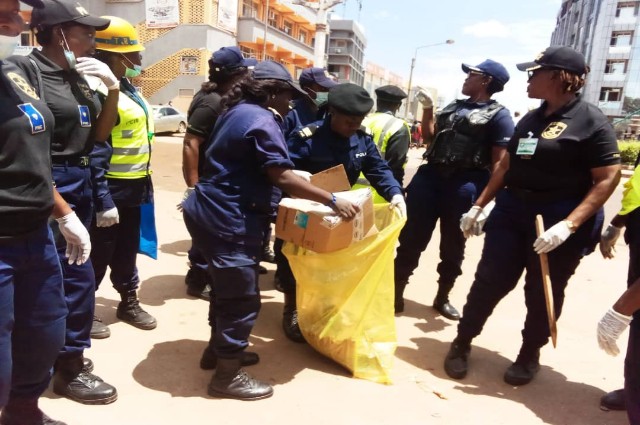 Lubumbashi : les policières en action pour la lutte contre l’insalubrité