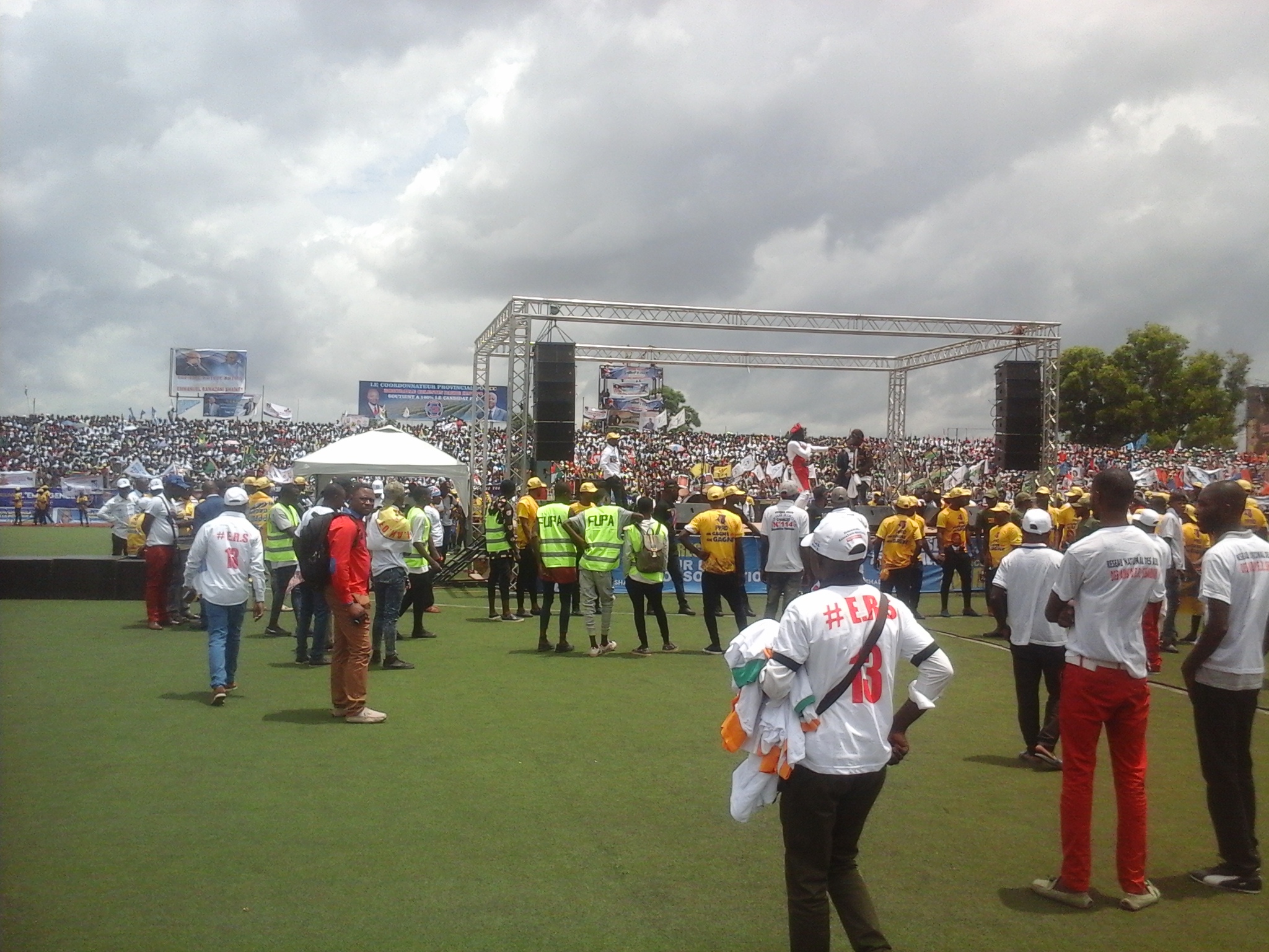 Lubumbashi: ambiance au stade de la Kenya avant l’arrivée du candidat FCC