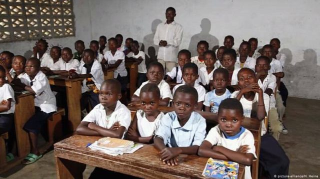RDC: gratuité de l’enseignement, plus de 20 000 écoles publiques pas concernées, selon Jean-Marie Mangombe