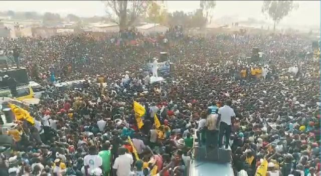 RDC: le FCC Kambila compare Moïse Katumbi à sa foule de Likasi et doute sur sa  capacité à diriger
