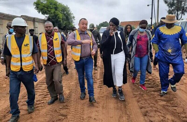 Lualaba: Fifi Masuka a lancé les travaux de réhabilitation des avenues à Kolwezi