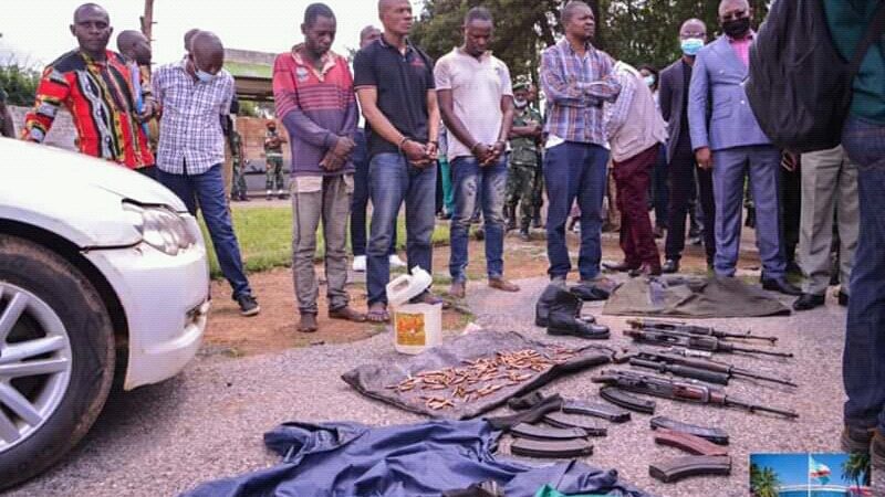Insécurité à Lubumbashi: les présumés bandits des tirs sur le cambiste ont été arrêté et présenté au gouverneur Kyabula