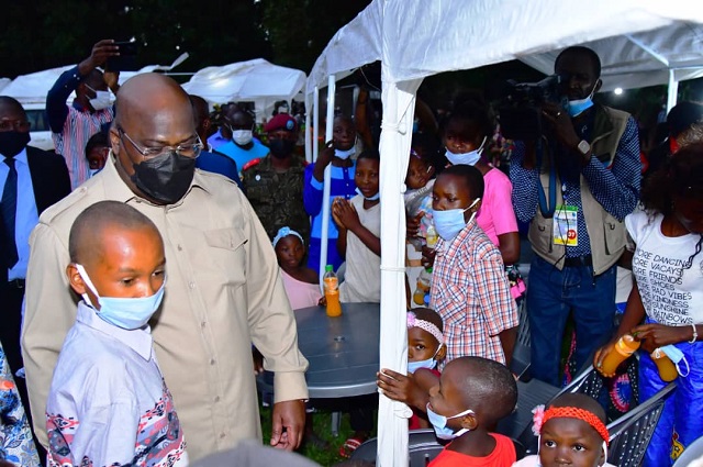 RDC : Felix Tshisekedi partage le repas de Noel avec les orphelins