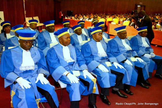 Archive pour illustrer la designation au Parlement d'un juge constitutionnel
