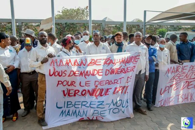 Kolwezi: les agents de la Mairie exigent le départ Véronique Upite