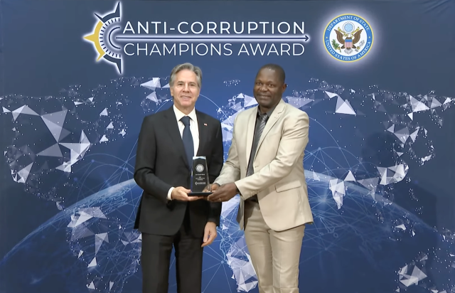 Le Département d’État américain décerne à J-C Mputu le prix Anti-Corruption