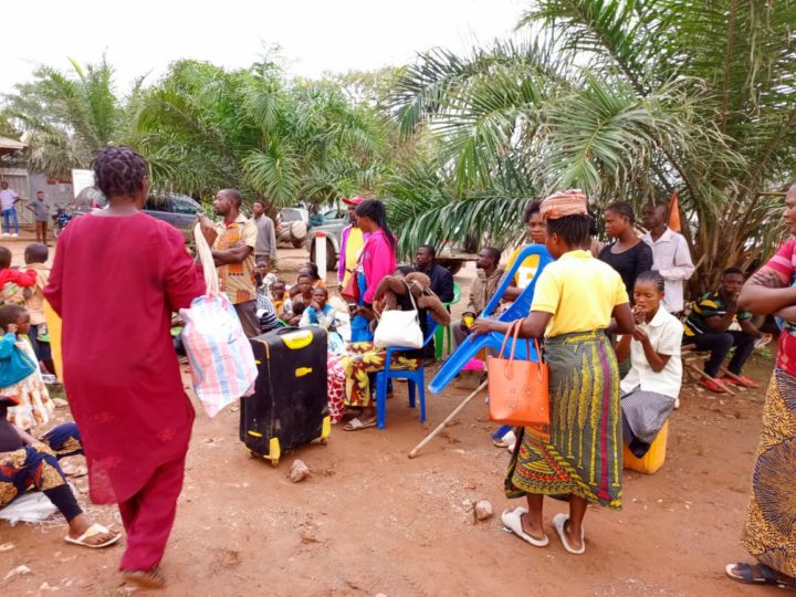 Manomapia : Sit in des habitants devant TFM