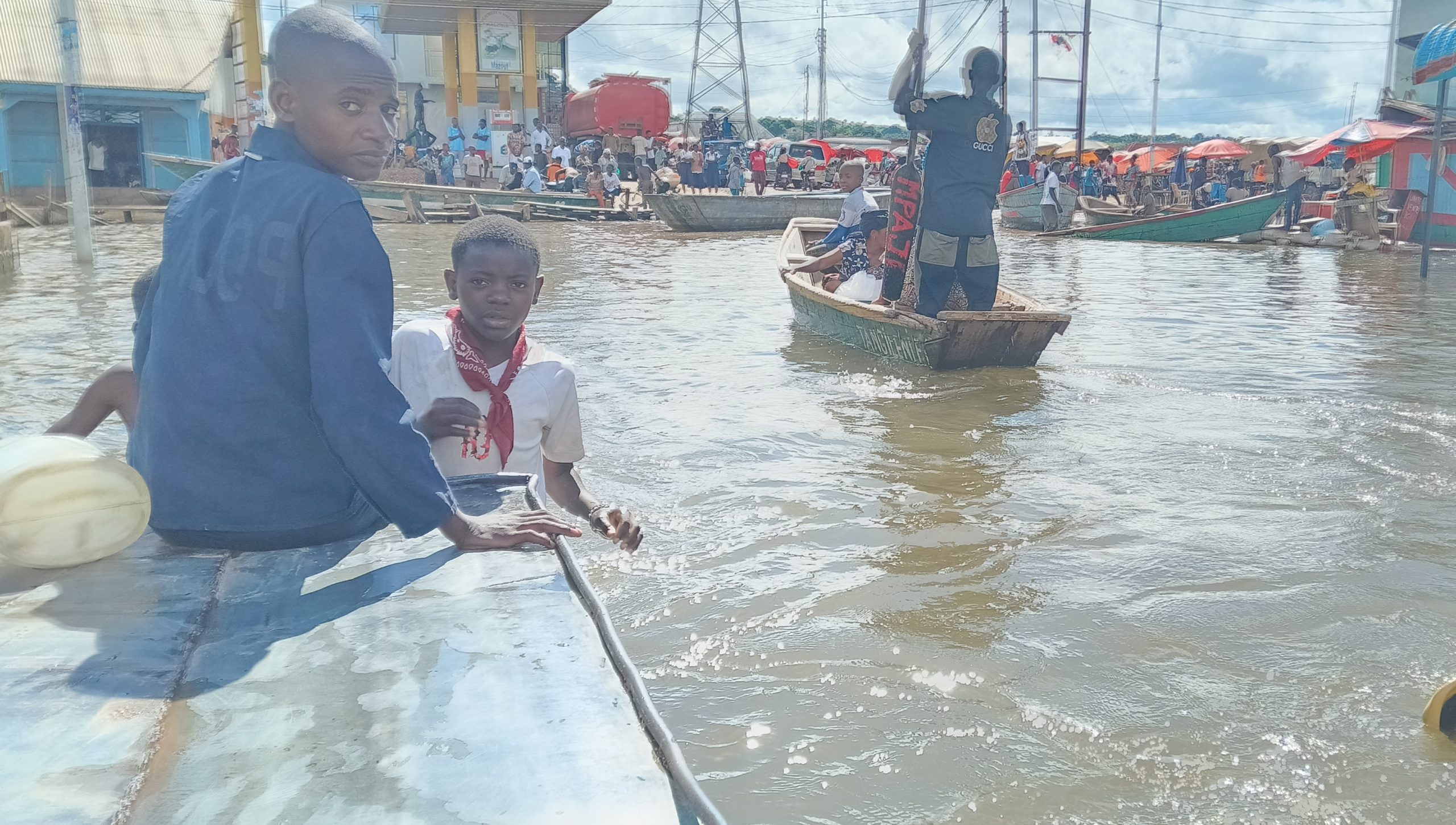 Kalemie : Taxi pirogue, nouveau moyen de transport en pleine ville