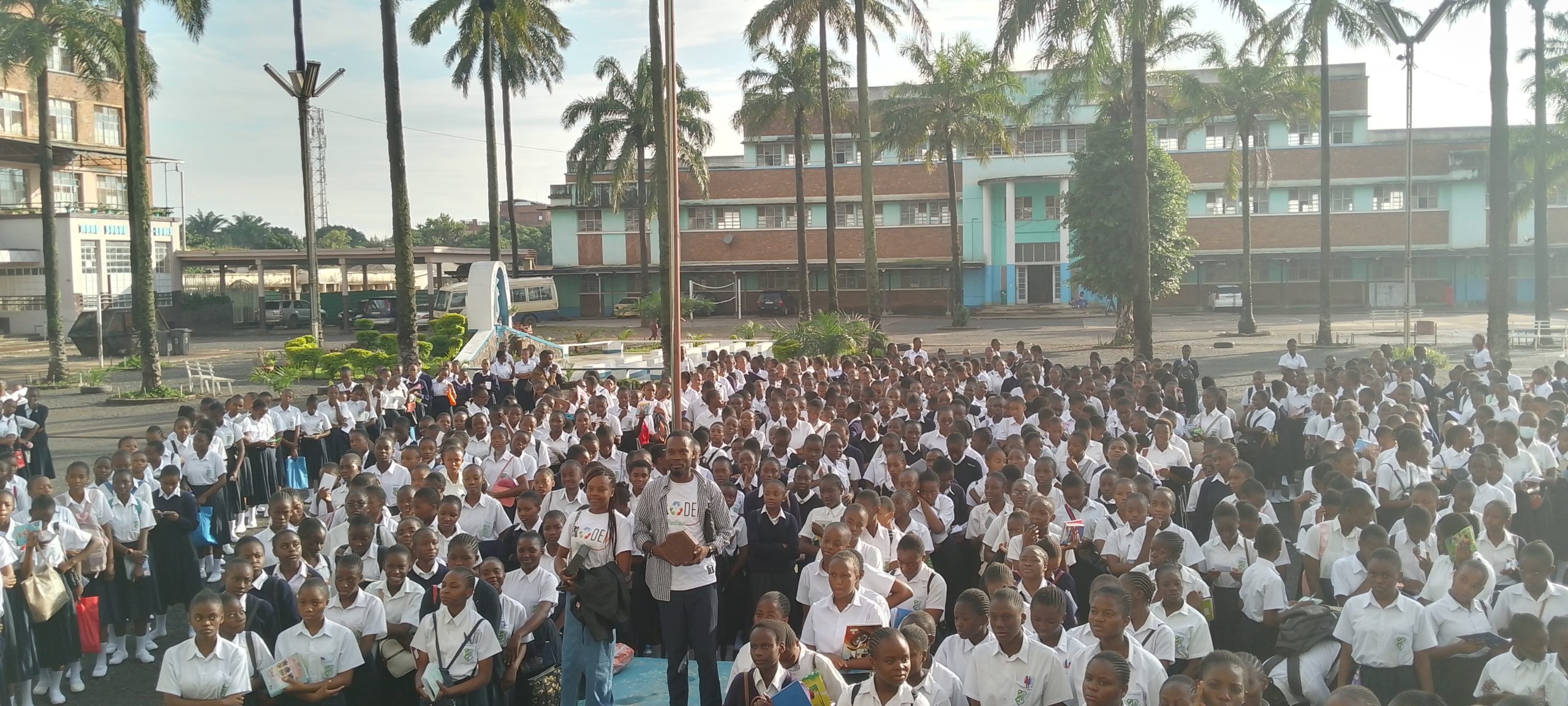 2000 élèves du Lycée Twendelee sensibilisées contre le plastique