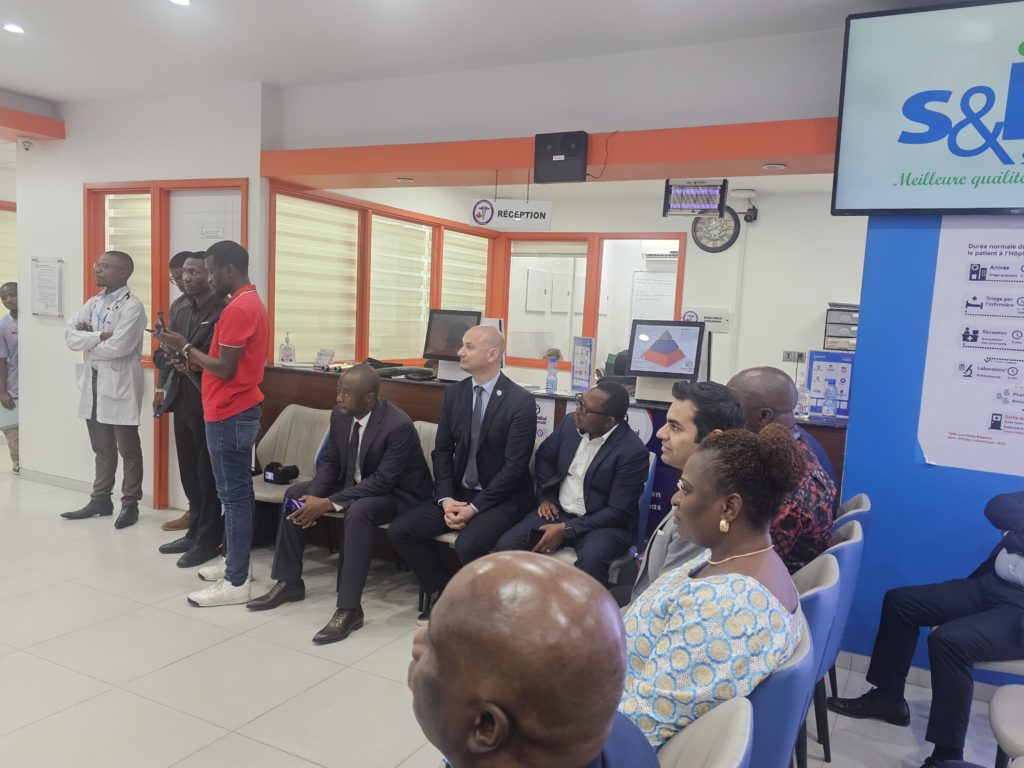 Lors du lancement de la 7em campagne au centre médical Diamant