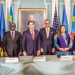 Signature de l'accord à Washington