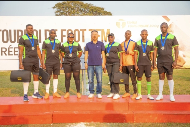 Les huit arbitres du tournoi