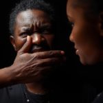 Illustre l'agression du journaliste Serge Shimatu