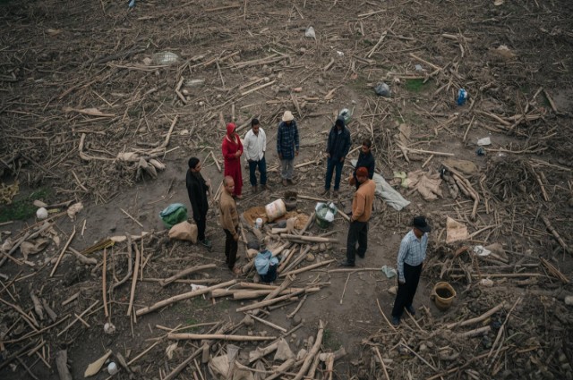 Des agriculteurs exproprier de leur champs