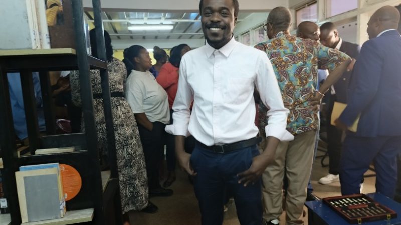 Lubumbashi : Israël Nzila remporte le prix RFI Théâtre 2025