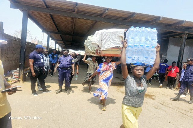 Kasumbalesa: le transport illicite des mamans WOWO coute cher à l’Etat