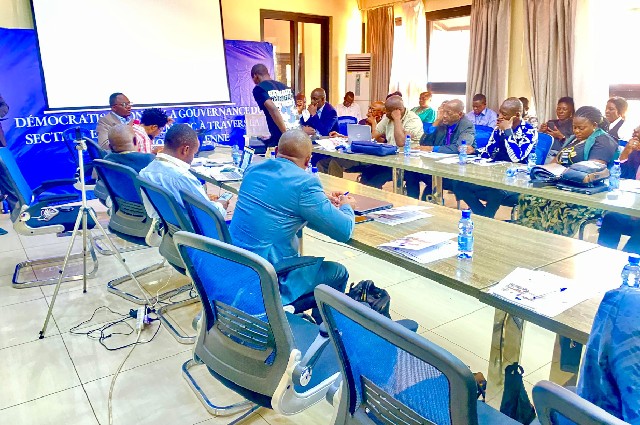 Au panel du centre carter