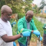 Des poissons morts dans la rivière Lubumbashi après la contamination par les effluents de CDM
