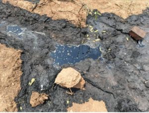 Acide sulfurique déversé dans un champ 