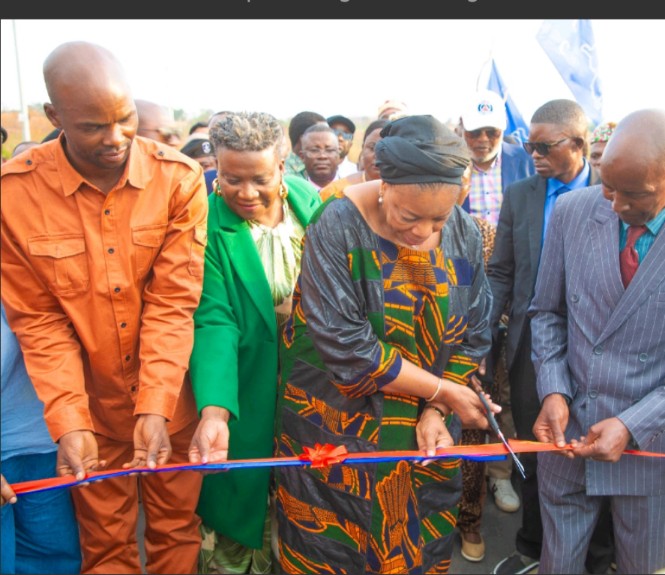 Eve Bazaiba félicite TFM pour les grands ouvrages réalisés par la DOT