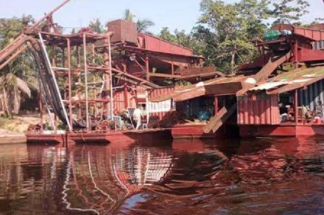 Des entreprises exploitant lor et le diamant illégalement