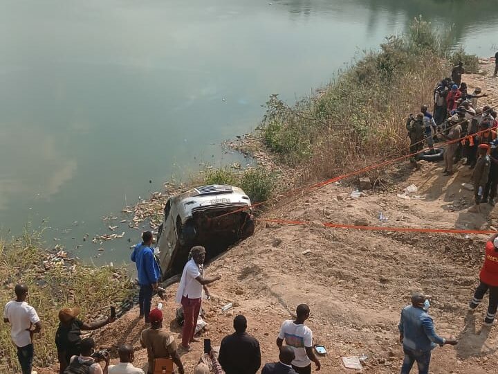 Kakanda : les familles entre soulagement et douleur après la sortie du véhicule des eaux
